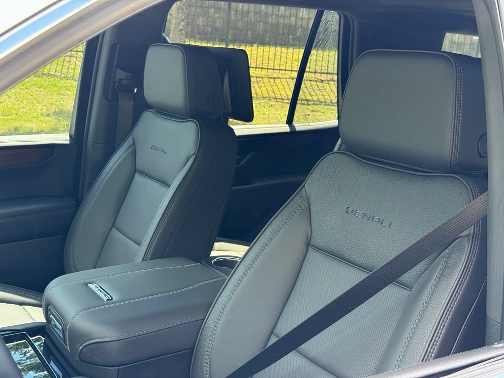2026 GMC Yukon Denali - Photo 16