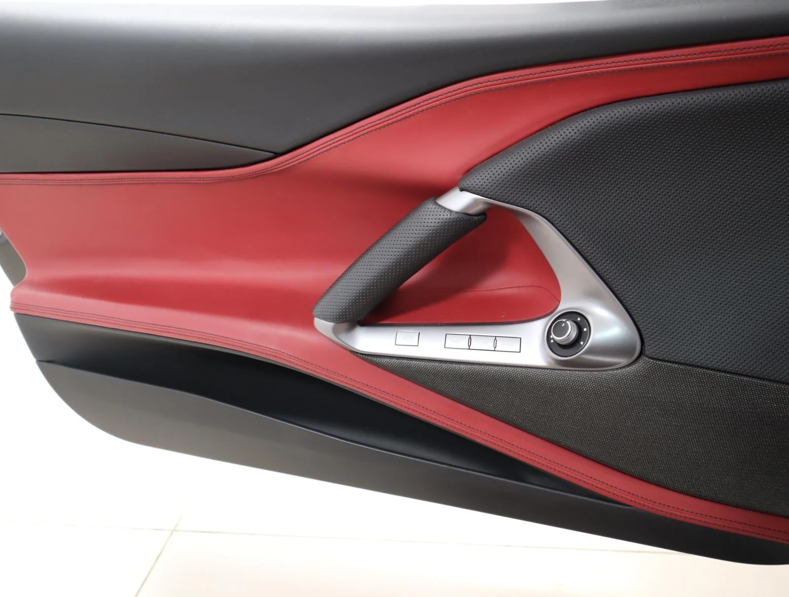 Used 2021 Nero Ferrari Convertible image 24