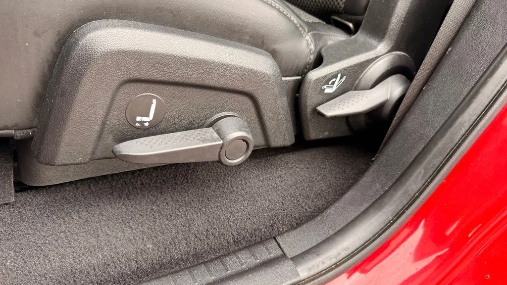 Used 2020 Red Dodge Crossroad image 27