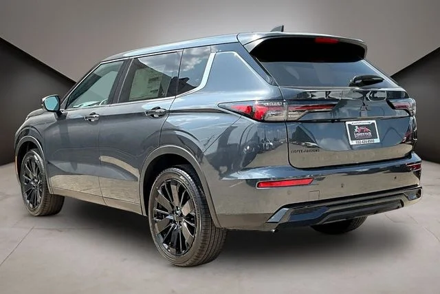 New 2026 Gray Mitsubishi LE 1.5T 2WD image 3