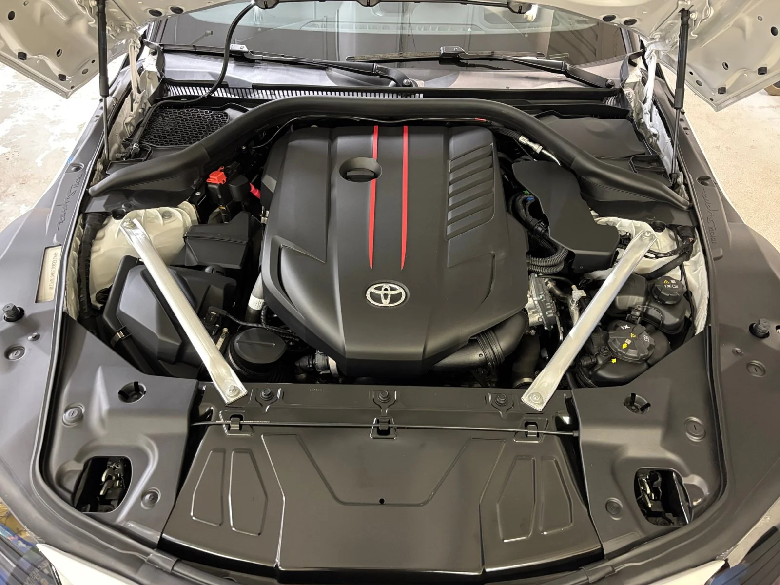 Used 2025 White Toyota 3.0 image 20