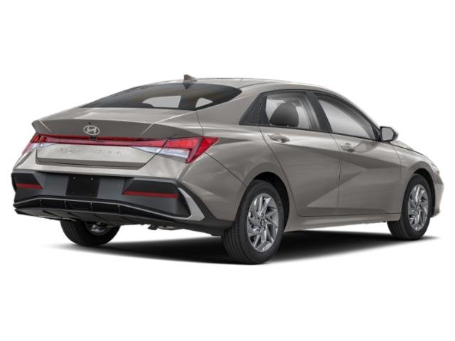 2026 Hyundai Elantra SEL Sport photo 2