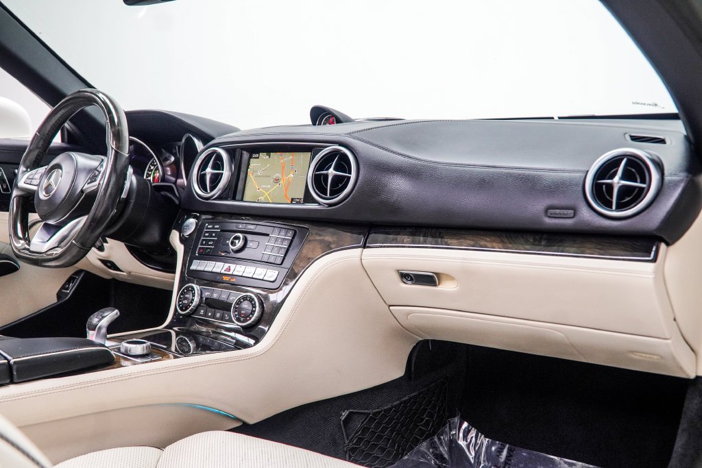Used 2019 White Mercedes-Benz SL 550 image 22