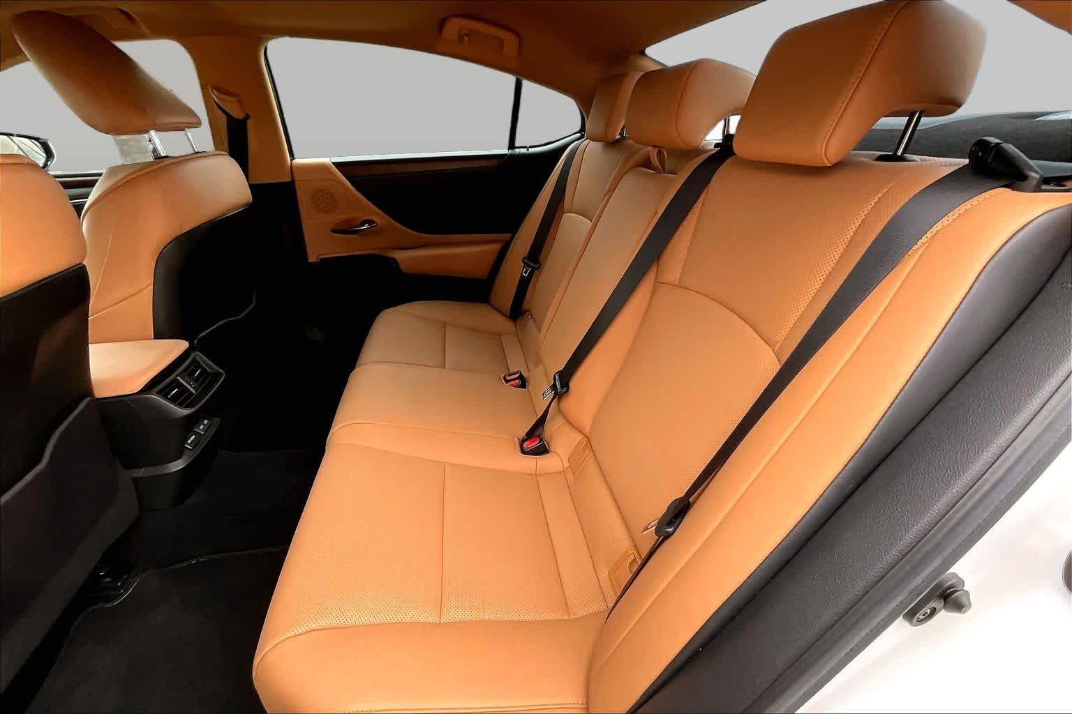 Used 2023 Eminent White Pearl Lexus  image 21