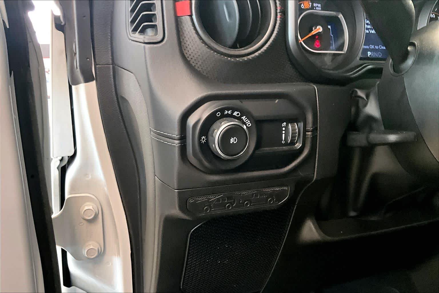 Used 2025 Bright White Clearcoat Jeep Rubicon image 31