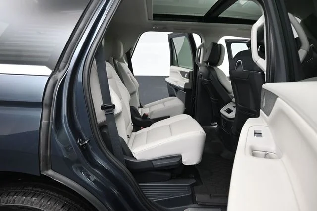 Used 2025 Blue Lincoln Reserve image 28