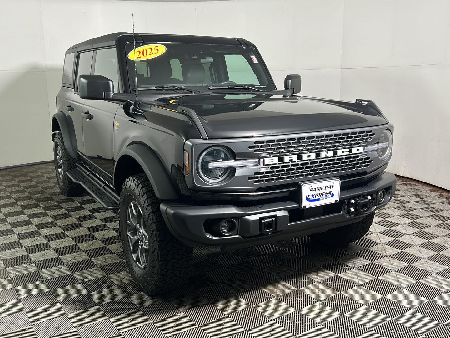 Used 2025 Shadow Black Ford Badlands image 4