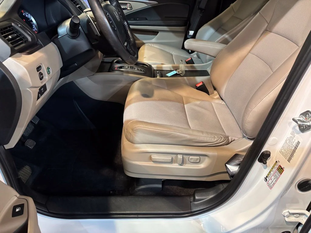 Certified Used 2023 Platinum White Pearl Honda AWD RTL image 47