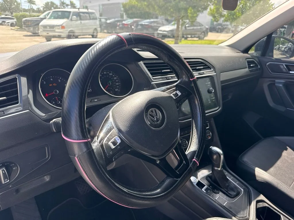 Used 2018 Black Volkswagen 2.0T SE image 9