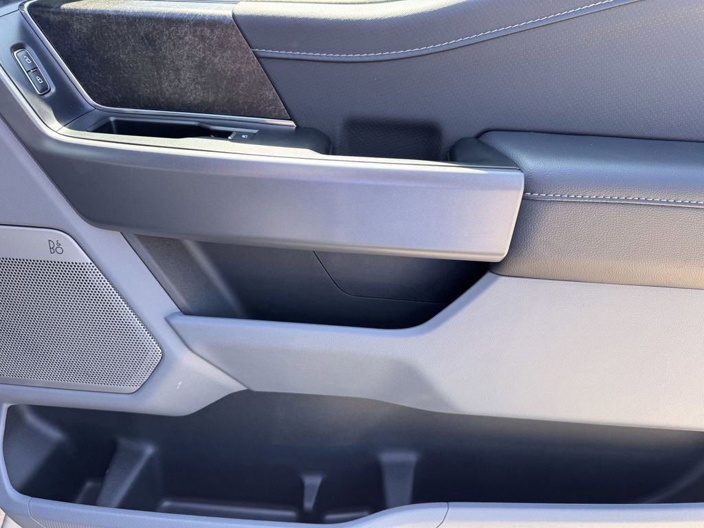 2025 Ford F-150 Lightning Flash - Photo 9
