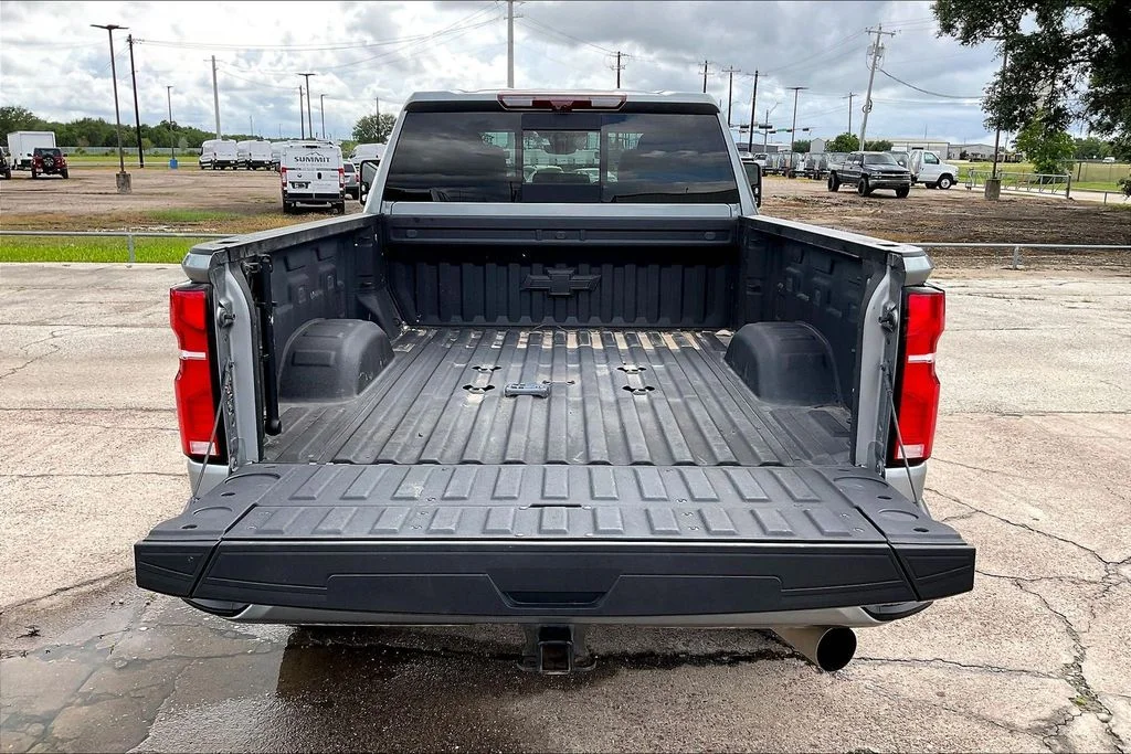 Used 2025 Gray Chevrolet High Country image 38