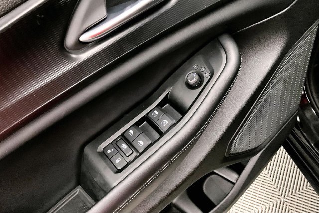 Used 2025 Diamond Black Crystal Pearlcoat Jeep Altitude X image 37
