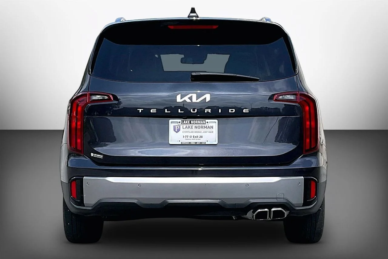 Used 2025  Kia S image 7