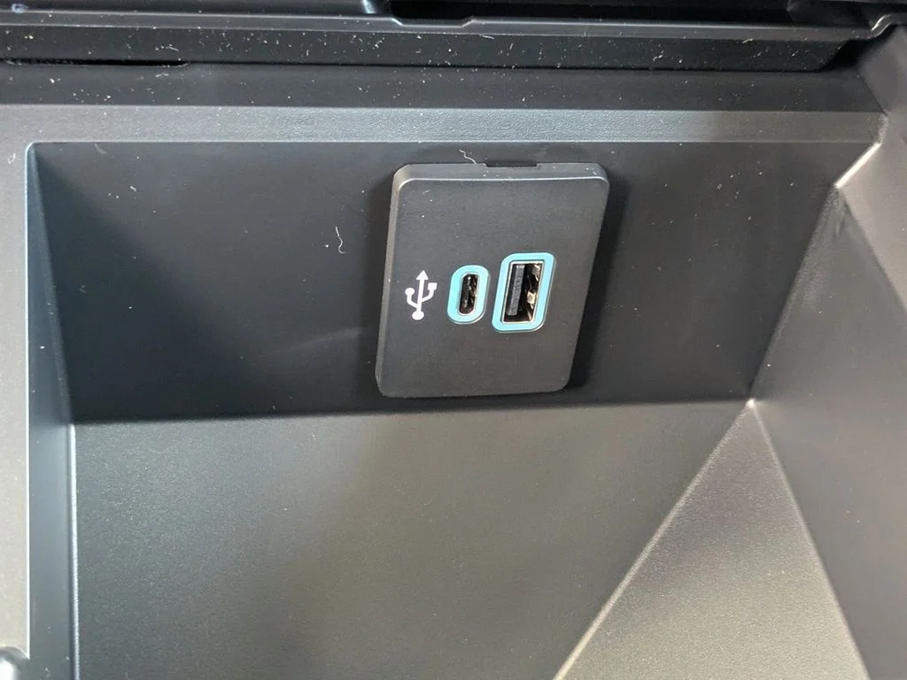 New 2026 Carbonized Gray Metallic Ford Lariat image 24