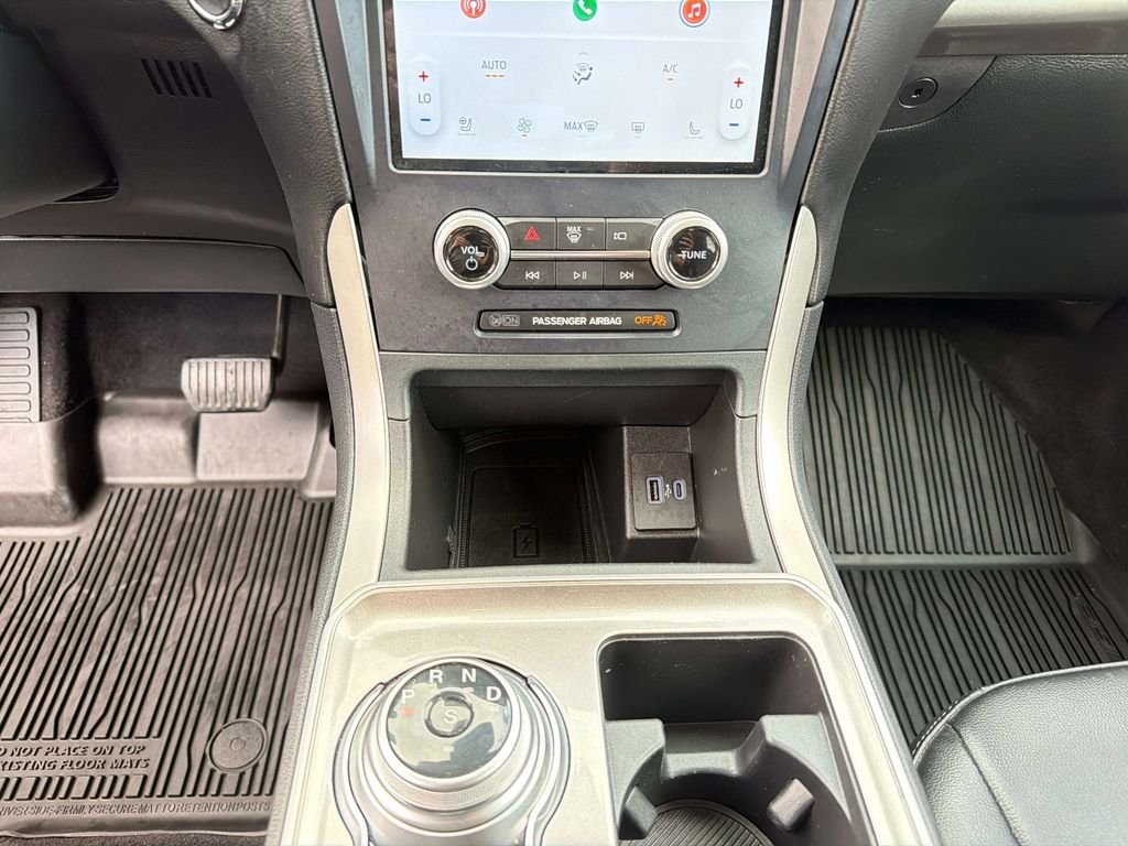 Used 2023 White Ford SEL image 26