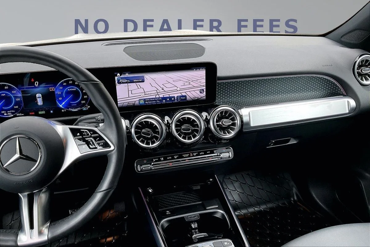 Used 2024  Mercedes-Benz 4MATIC® image 9