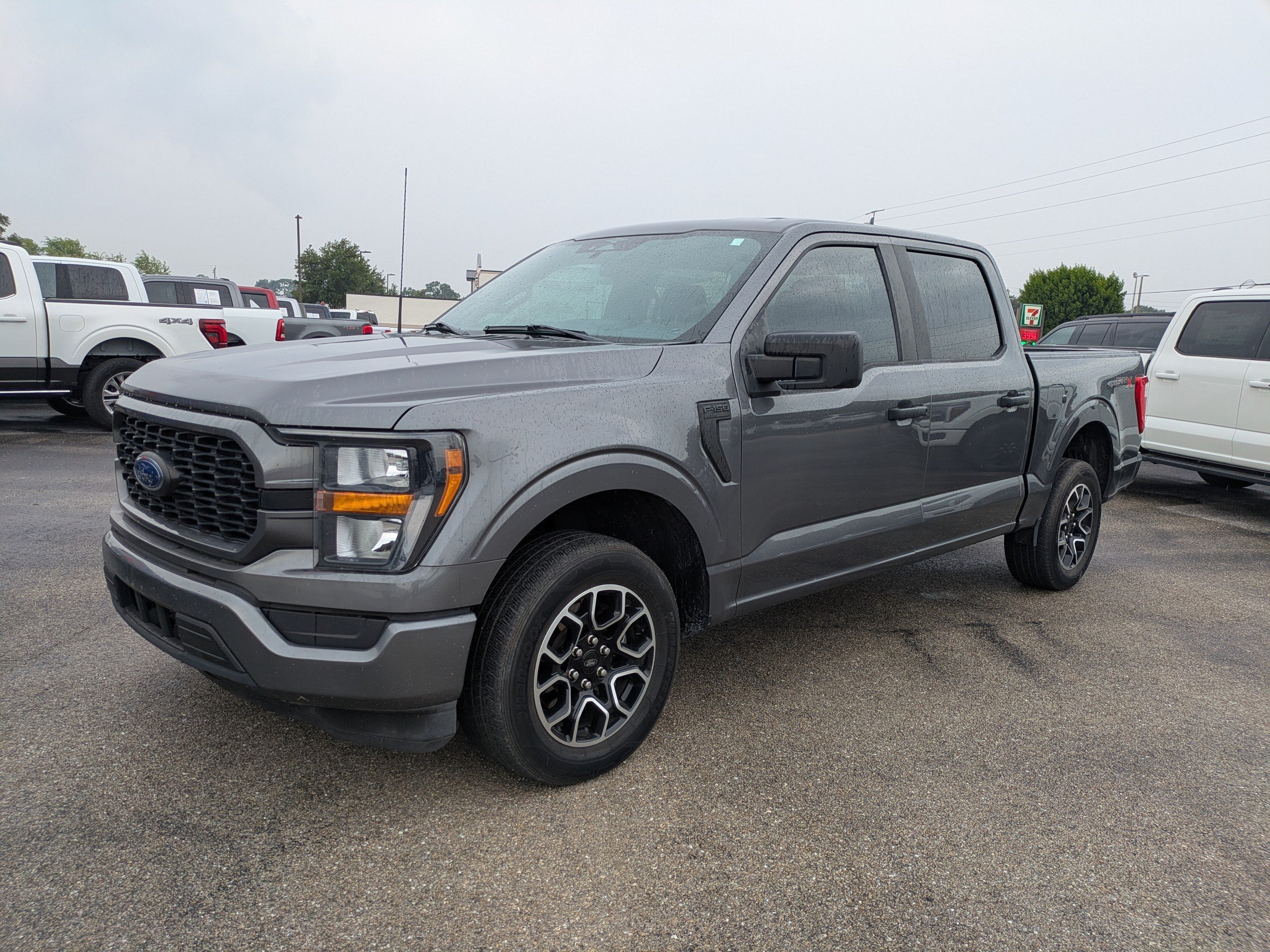Used 2023  Ford XL image 8