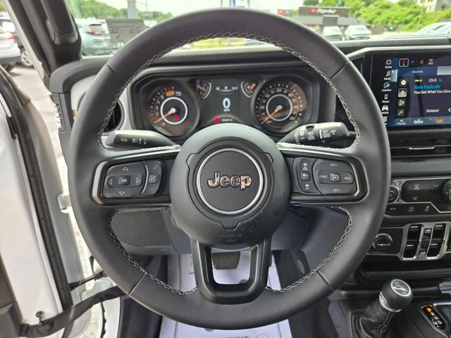 Used 2025 White Jeep Sport S image 31