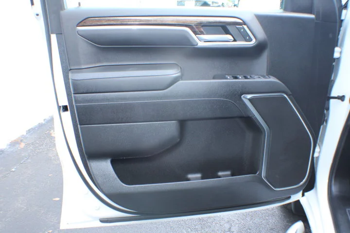 Certified Used 2023 SUMMIT WHITE GMC SLE image 6