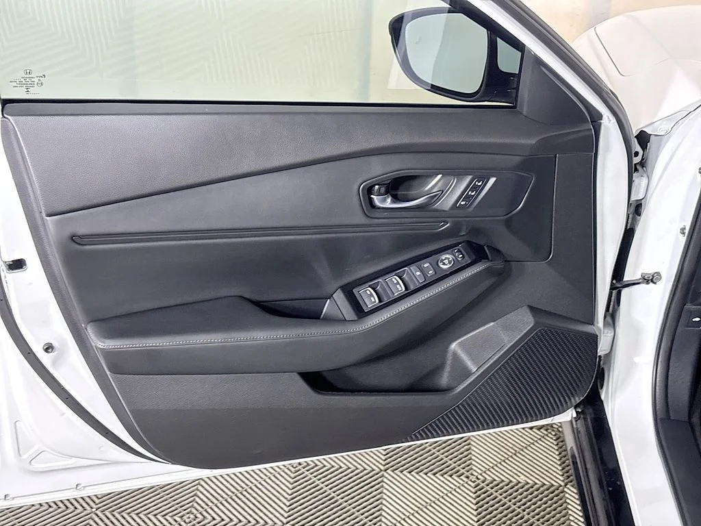 Used 2025 White Honda Touring image 10