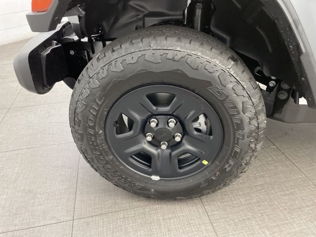 New 2026 Bright White Clear-Coat Exterior Paint Jeep Sport image 8