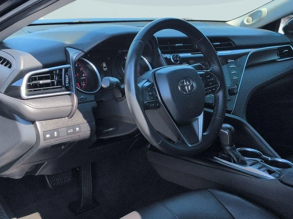 Used 2018 Aqua Toyota XSE V6 image 11