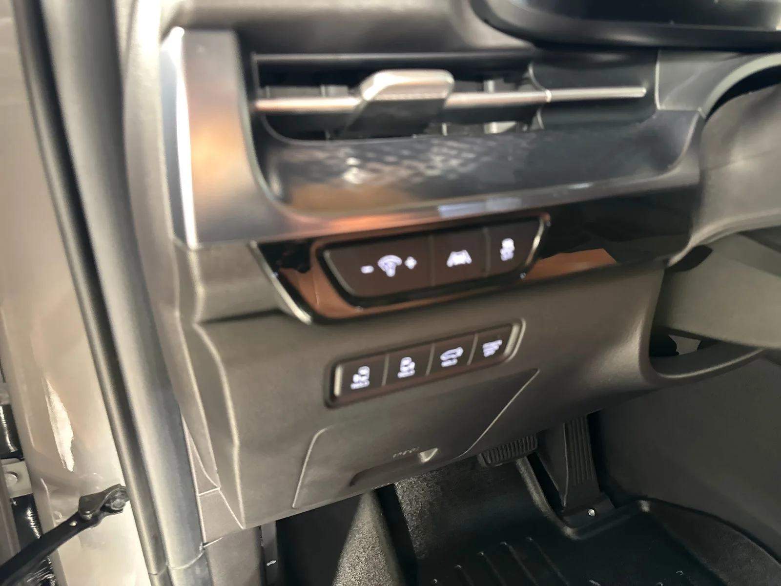 Used 2022 Ceramic White Kia SX Prestige image 18