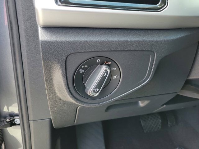 2022 Volkswagen Atlas SE w/Tech - Photo 21