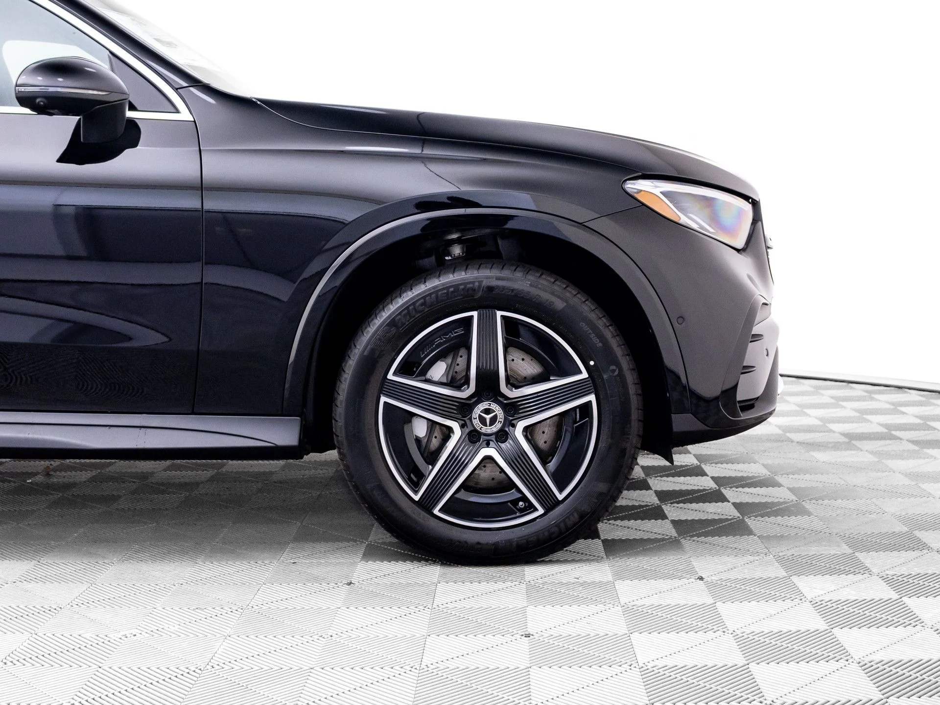 New 2026 Black Mercedes-Benz GLC 300 image 32