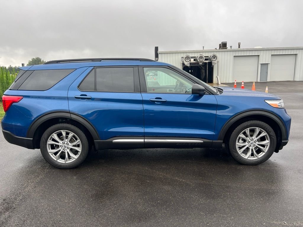 Used 2020 Blue Metallic Ford XLT image 2