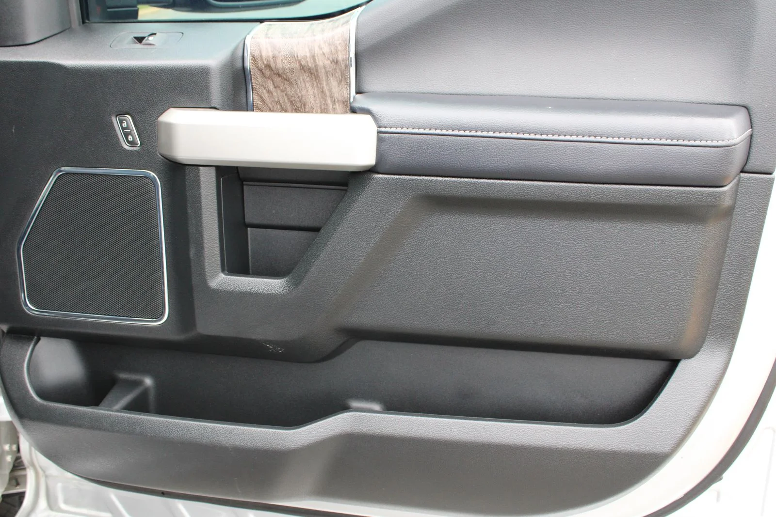Used 2019 Silver Ford Lariat image 20