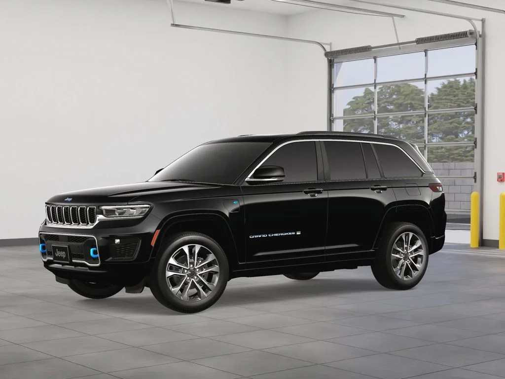 New 2024 Diamond Black Crystal Pearl-Coat Exterior Paint Jeep Overland 4xe image 2