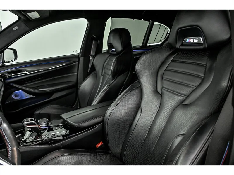 Used 2019 Black Sapphire Metallic BMW Competition image 17