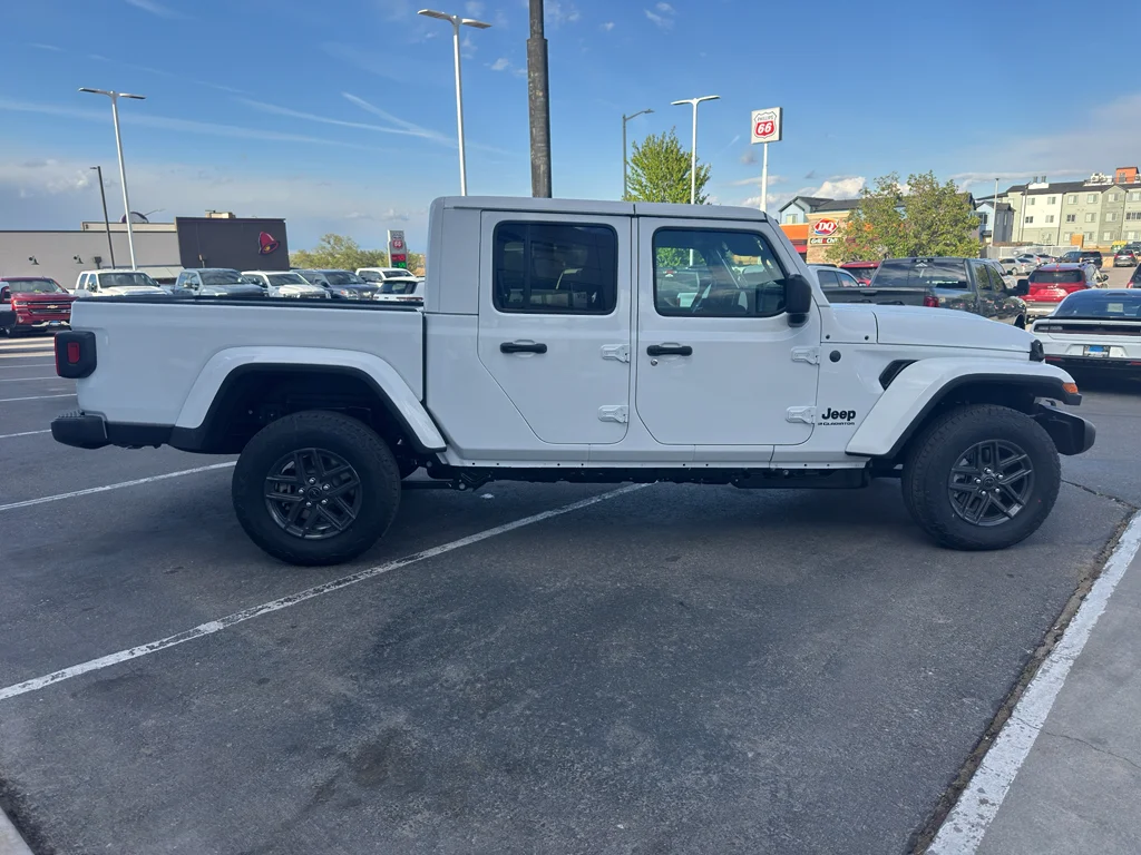 New 2026 Bright White Clear-Coat Exterior Paint Jeep Sport S image 6