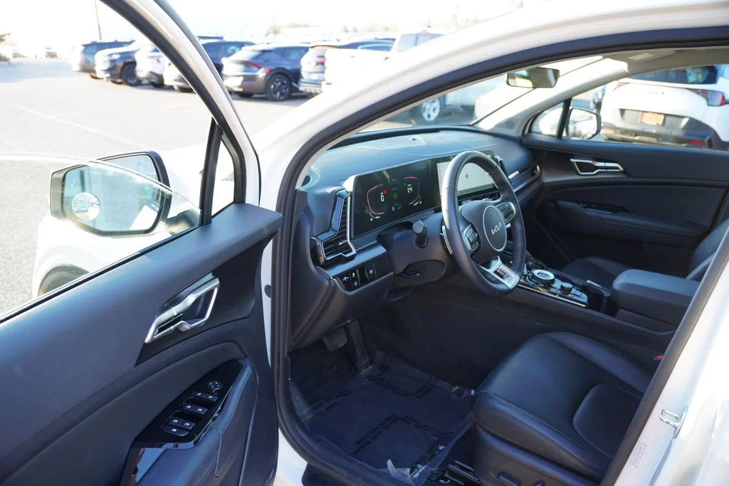 Used 2025 Snow White Pearl Kia EX image 14
