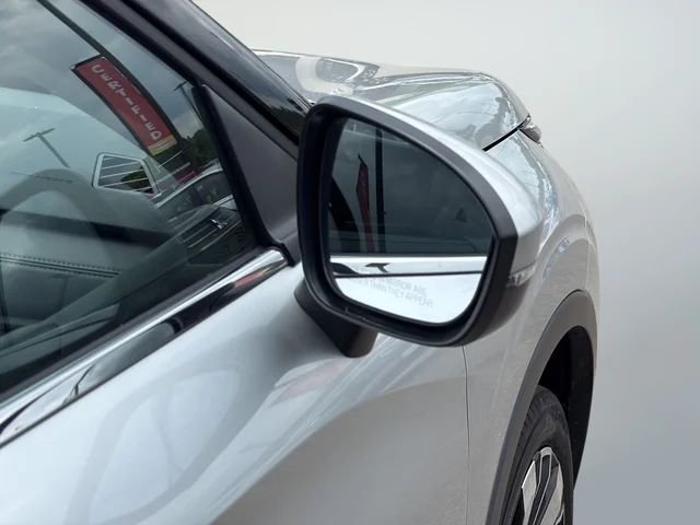 Used 2025 Silver Mitsubishi SEL image 9