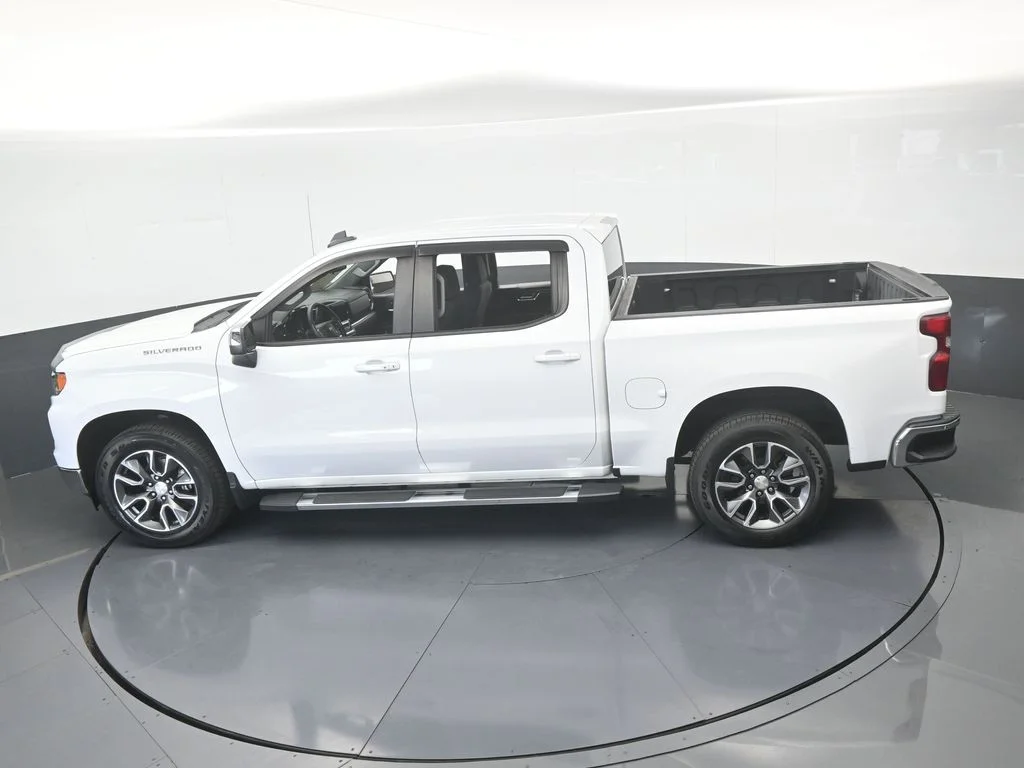 Used 2022 Summit White Chevrolet LT image 48