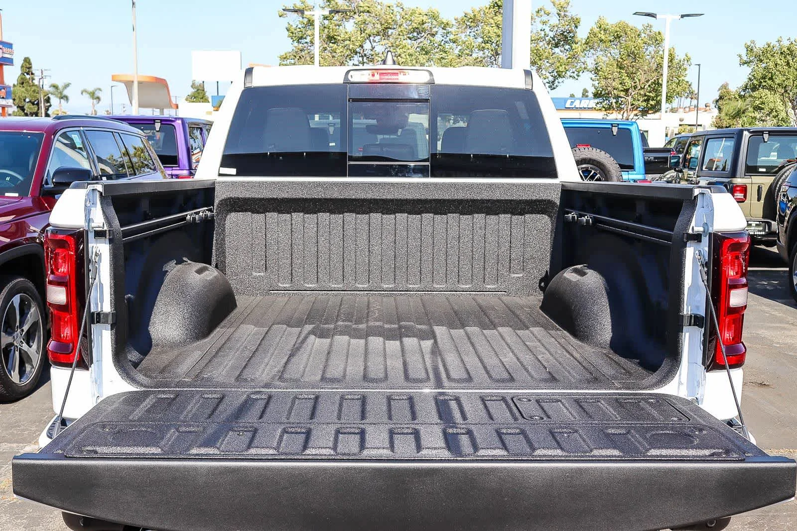 New 2026 Bright White Clear-Coat Exterior Paint RAM Laramie image 13
