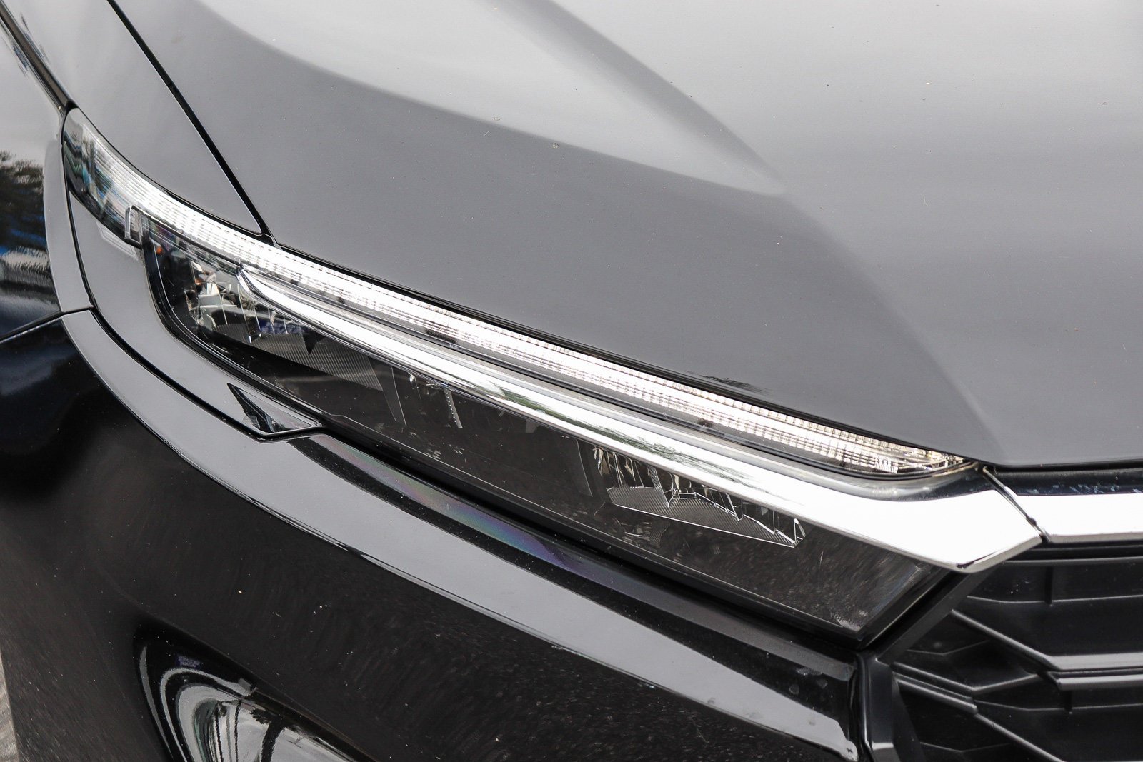 Used 2025 Crystal Black Pearl Honda LX image 6