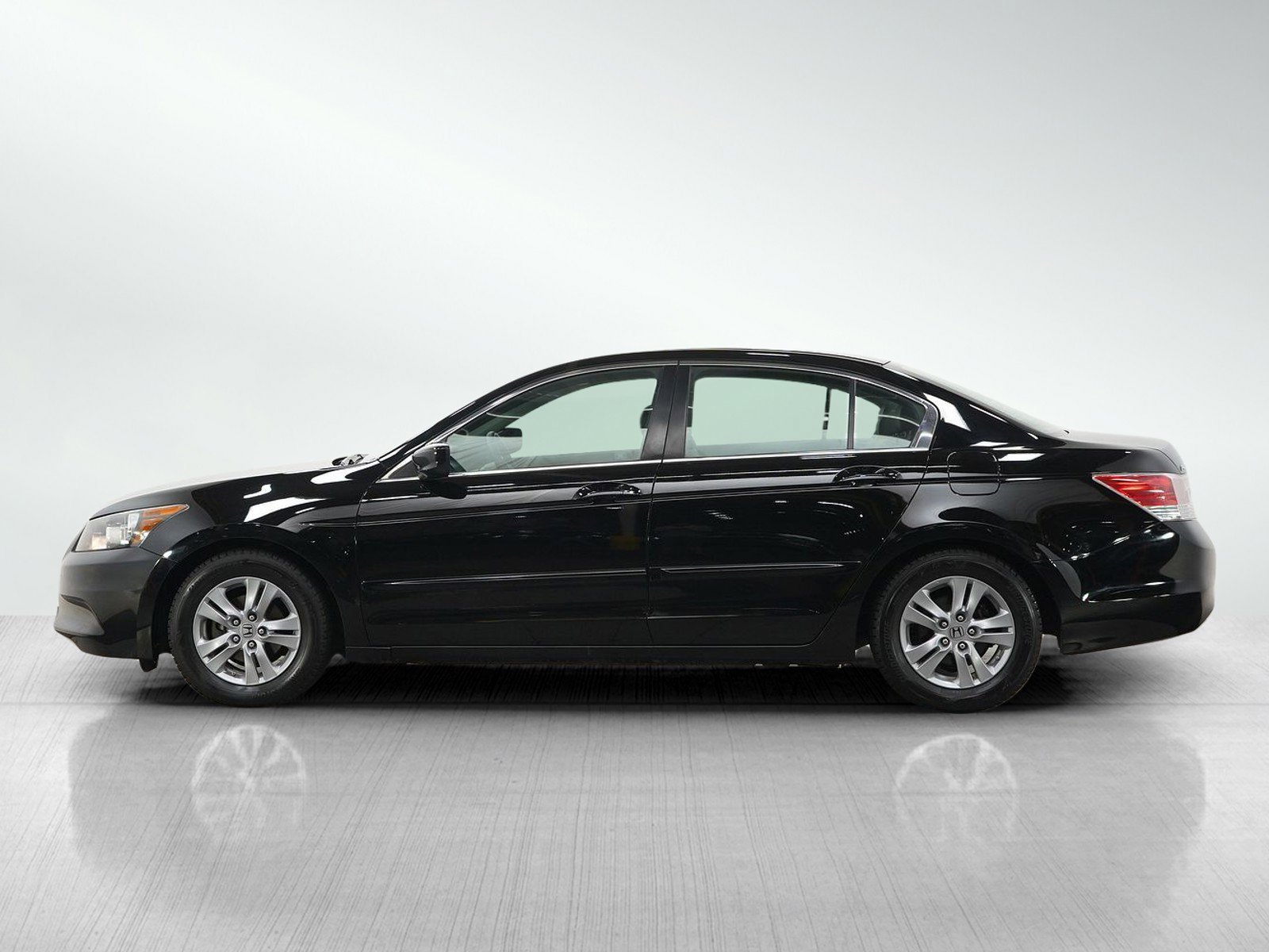 Used 2012 Honda Accord SE with VIN 1HGCP2F69CA154061 for sale in Burnsville, MN