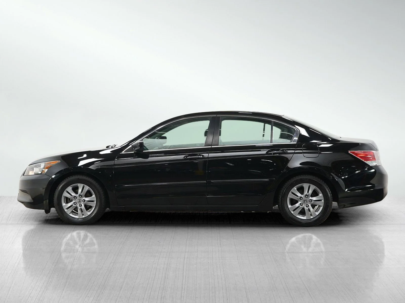 Used 2012 Honda Accord SE with VIN 1HGCP2F69CA154061 for sale in Burnsville, Minnesota