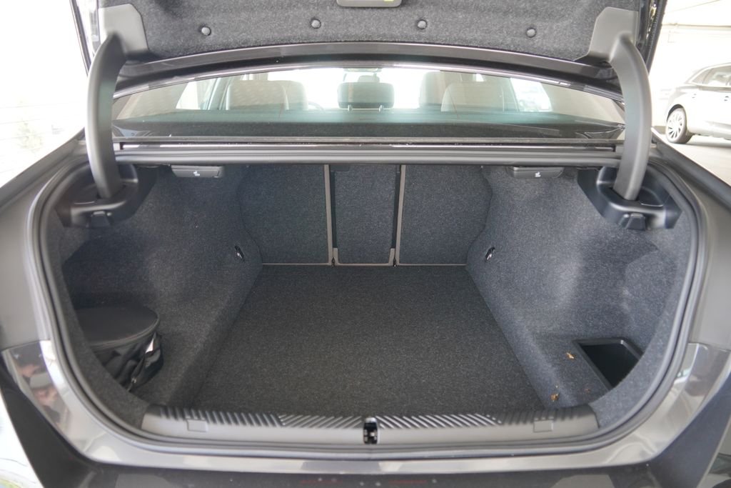 New 2027 Dark Graphite Metallic BMW 530i image 20