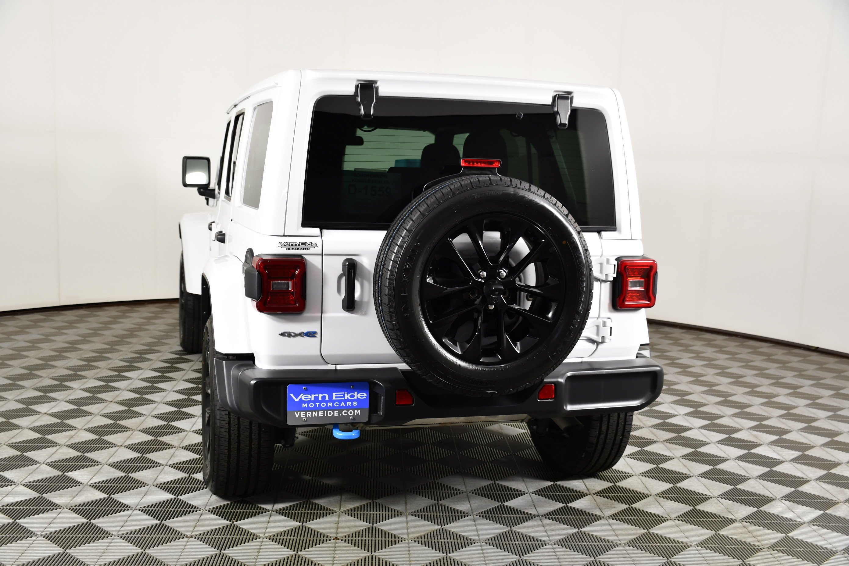 Used 2024 Bright White Clearcoat Jeep Sahara image 7