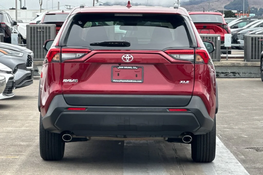 Used 2025 Pearl Toyota XLE image 5
