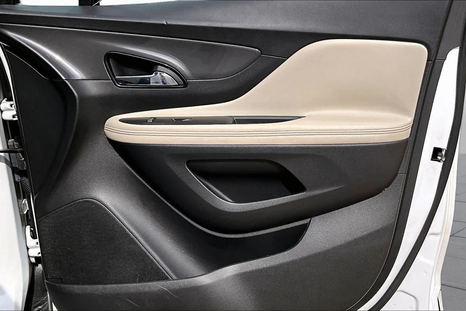 Used 2017 White Frost Tricoat Buick Preferred II image 25