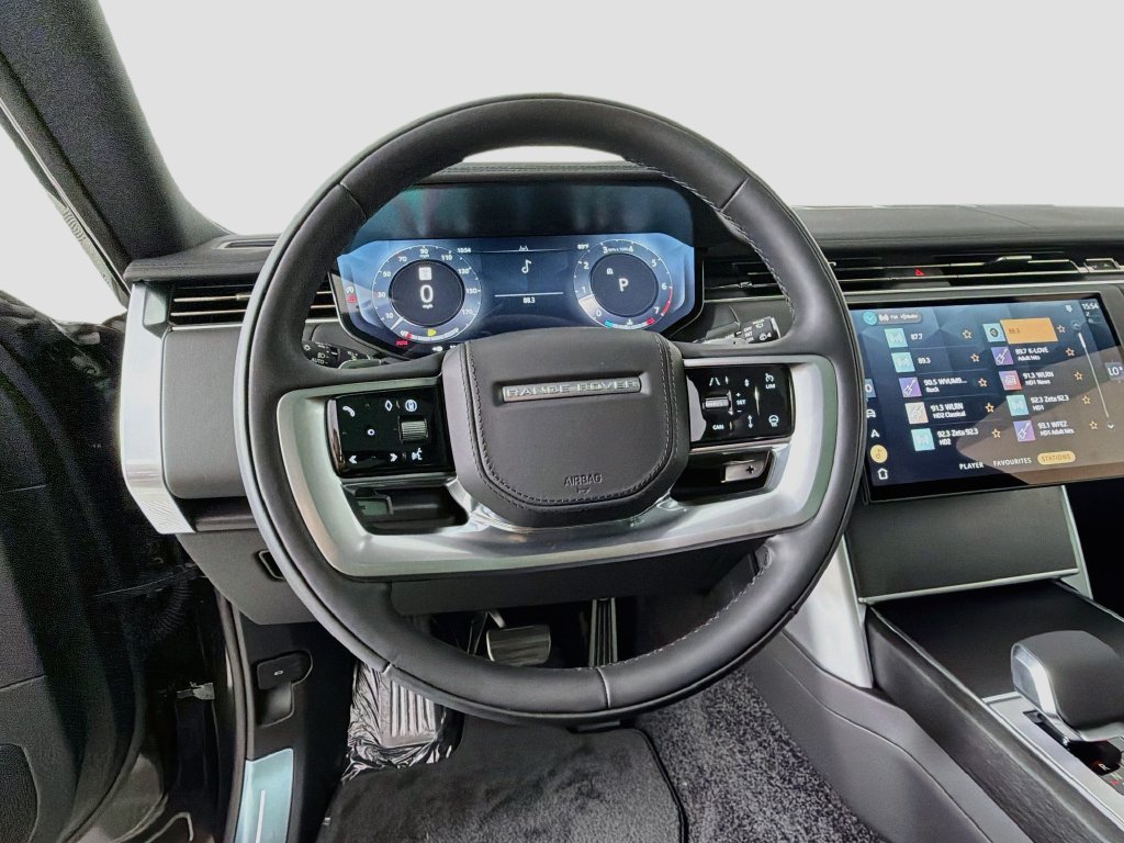 New 2027 Santorini Black Land Rover SE image 11