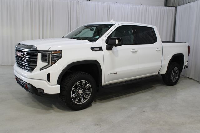 Used 2024 White GMC AT4 image 28