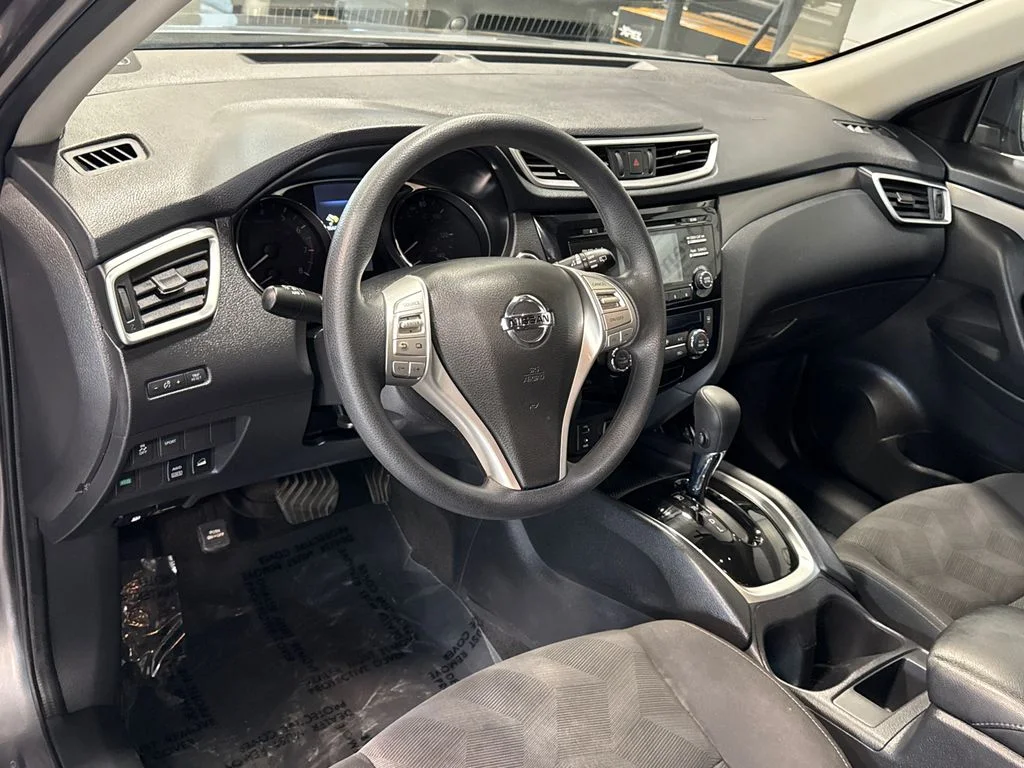 Used 2016 Gray Nissan SV image 6