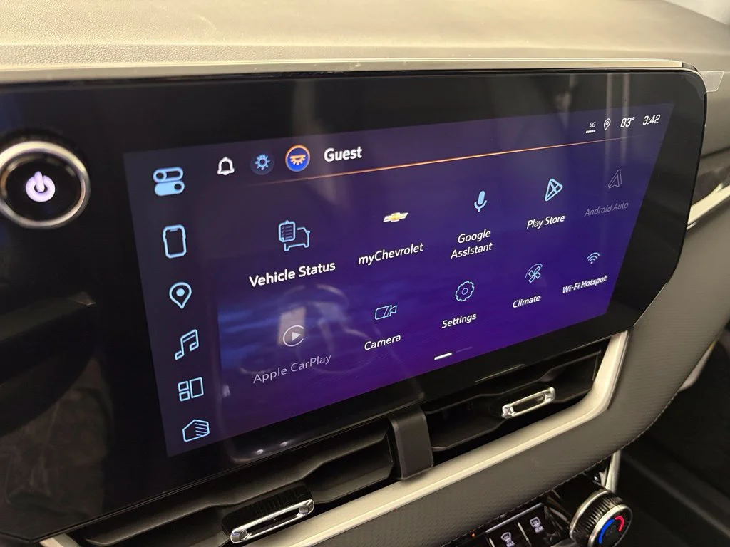 New 2027 Summit White Chevrolet LT image 27