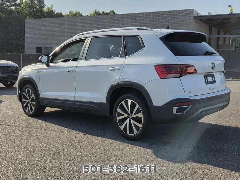 Used 2023 Pure White Volkswagen SE FWD image 3
